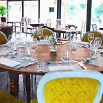 Moulin De מלון