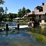 Hotel Moulin De *