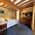 Moulin De *