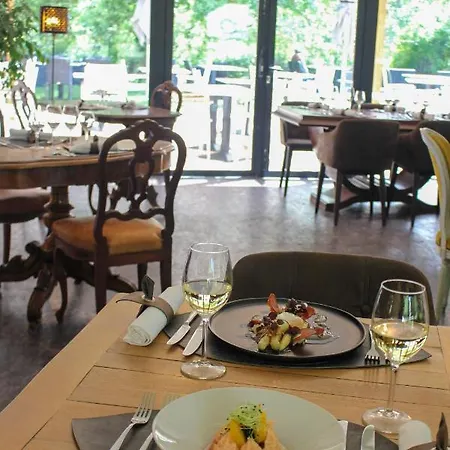 Hotel Moulin De *