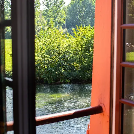 Moulin De *