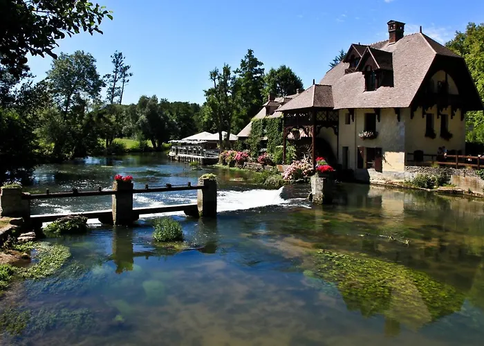 Hotel Moulin De *